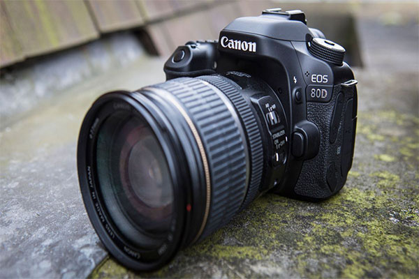 نقد و بررسی دوربین کانن Canon EOS 80D